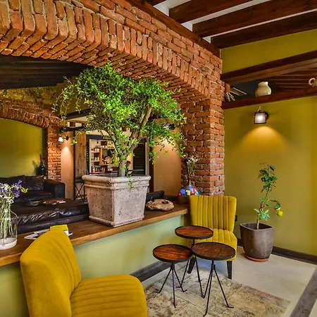 Zornitza Family Estate Relais & Chateaux 3* מלניק