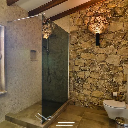 Aya Estate Relais & Chateaux 4* メルニック